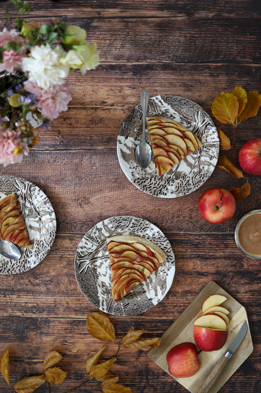 fond photo bois automne, couleur chaude, texturé pour photo culinaire et produit. bois vintage et rustique