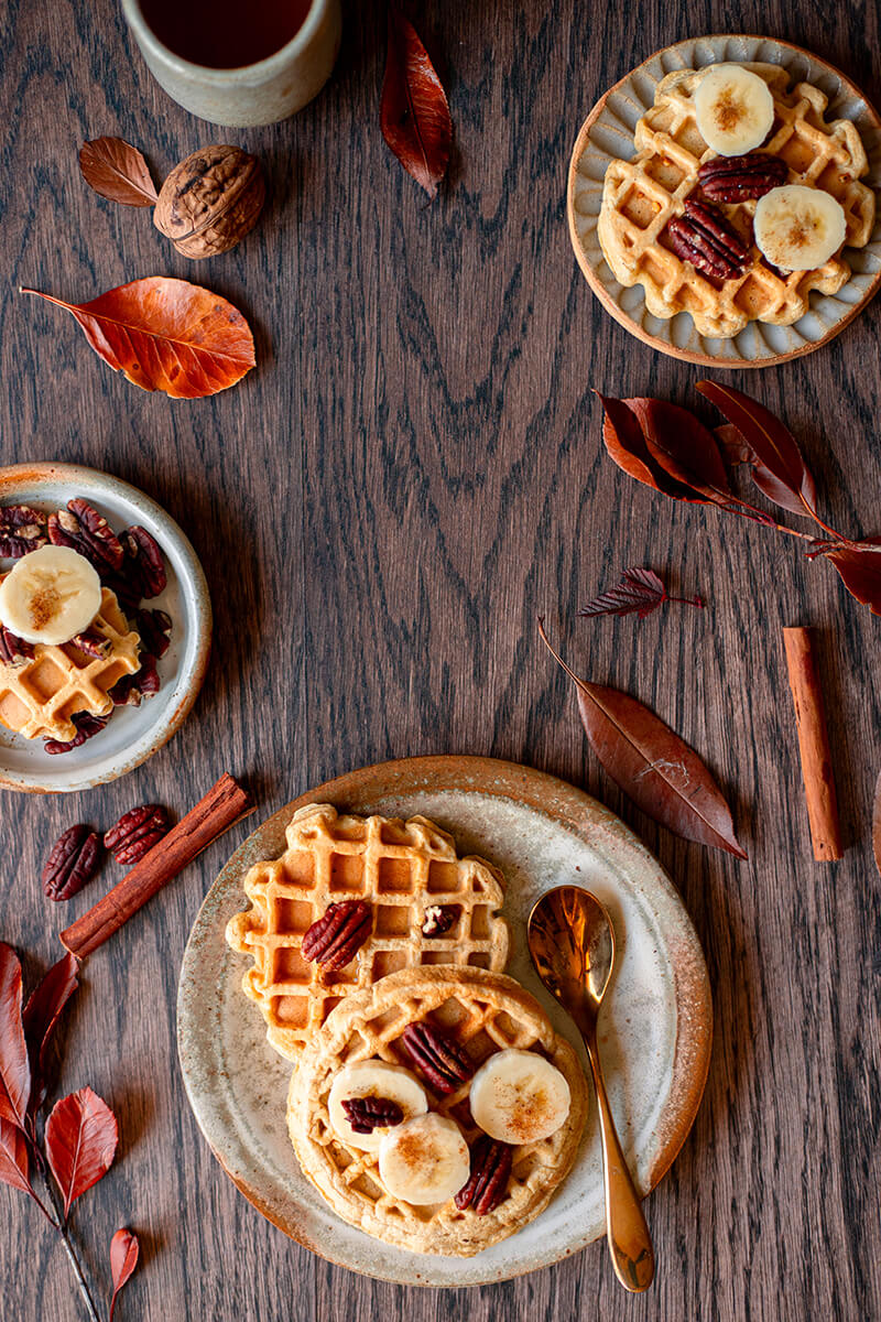 fond photo bois marron foncé pour l'automne et la photographie culinaire, artisanat cosy 