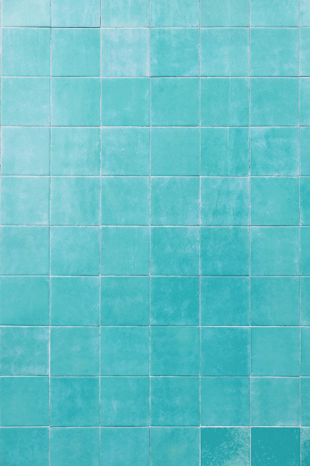 fond photo carrelage bleu turquoise pour photographie de restaurant, artisanat, bijoux, ambiance mediterrannée ensoleillée, pour photo poissons, crustacés