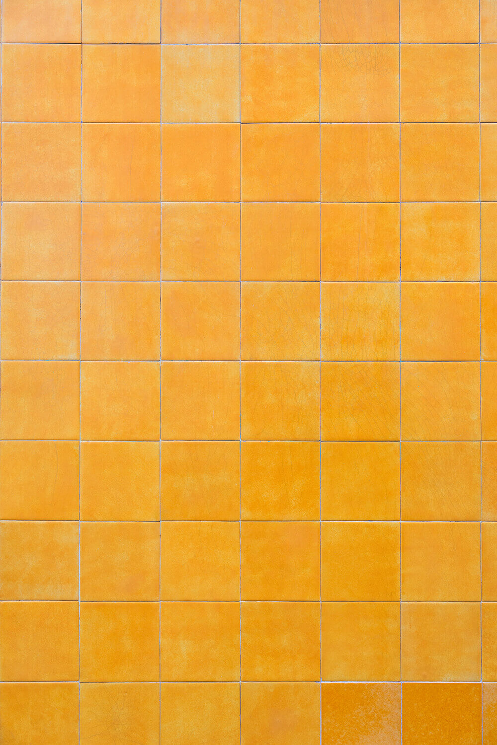 fond photo carrelage jaune citron pour photographie de restaurant, artisanat, bijoux, ambiance mediterrannée ensoleillée, pour photo estivale