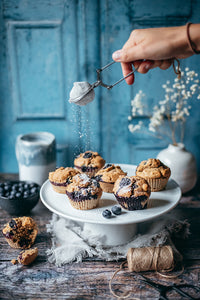 fond photo en bois bleu clair avec un esprit porte bleue de cottage, vieilli pour photographie culinaire, still life, vintage