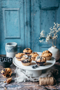 fond photo en bois bleu clair avec un esprit porte bleue de cottage, vieilli pour photographie culinaire, still life, vintage