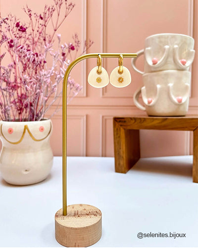 fondphoto-moulures-beiges-bijoux.jpg