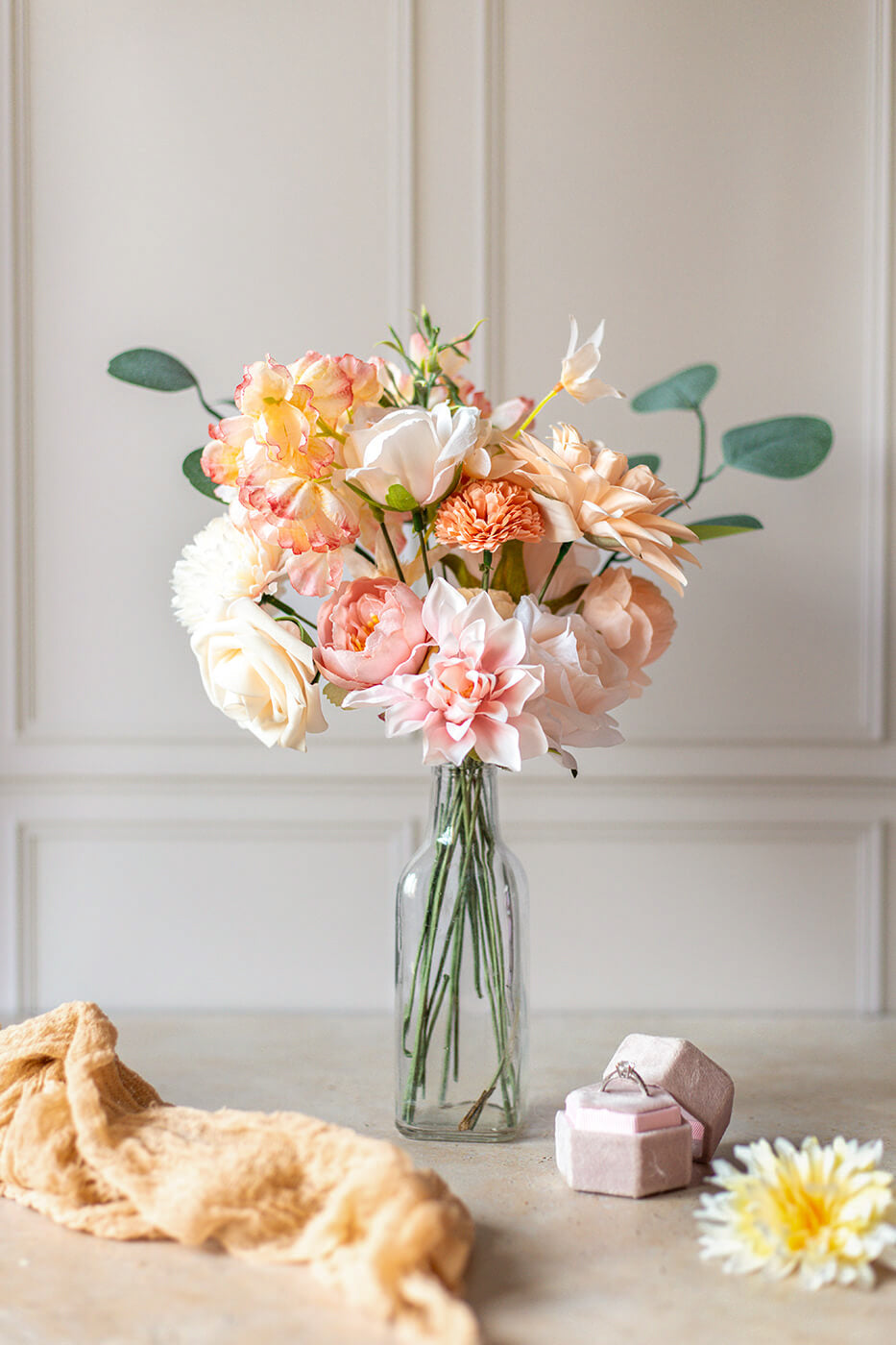 fond photo moulures beige clair, creme pour photographie, mariage, fleurs, artisanat