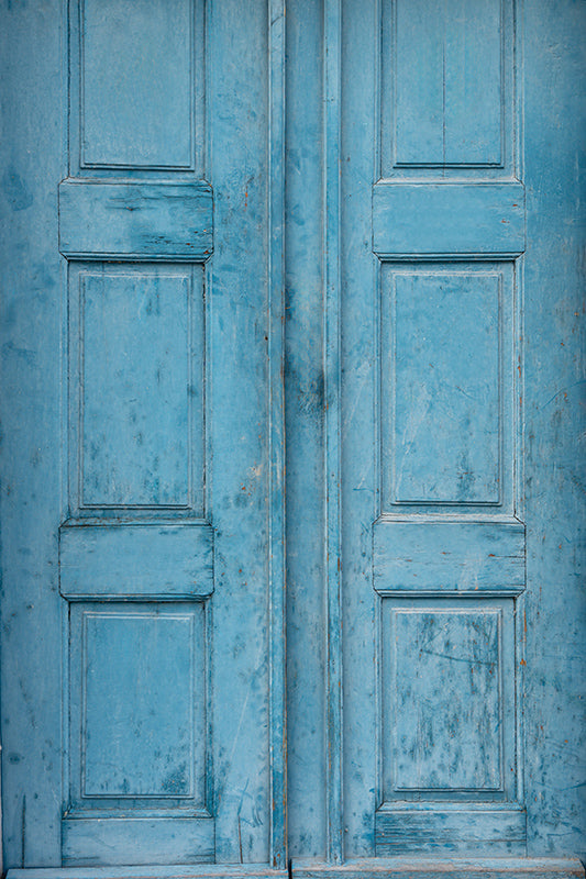 fond photo en bois bleu clair avec un esprit porte bleue de cottage, vieilli pour photographie culinaire, still life, vintage