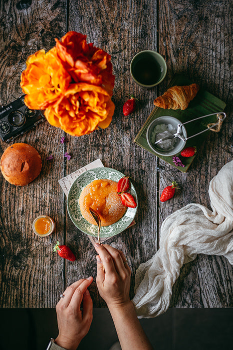 fond photo ancienne table de ferme vintage, moody, pour photographie culinaire, vintage, still life