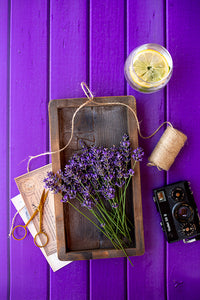 fond photo violet en bois provencal pour photographie culinaire ou photo produit. fond en vinyle imprimé en france