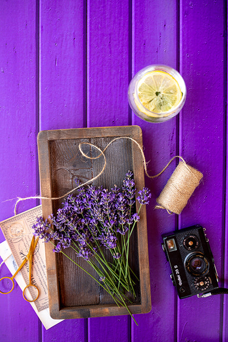 fond photo violet en bois provencal pour photographie culinaire ou photo produit. fond en vinyle imprimé en france