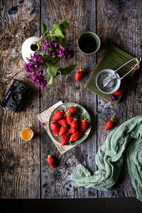 fond photo ancienne table de ferme vintage, moody, pour photographie culinaire, vintage, still life